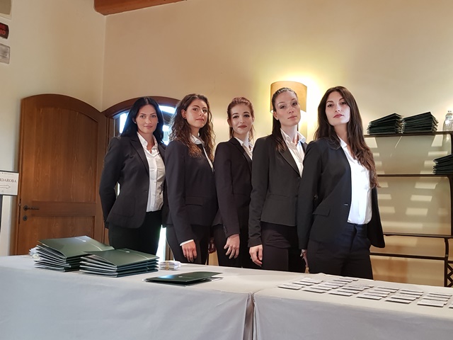 HOSTESS PER CONVEGNO FINANZIARIO